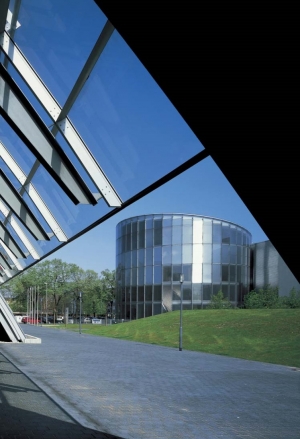 Technologiecentrum vlakbij Microelectronica Centrum Duisburg (D) (bron: Foster+partners)