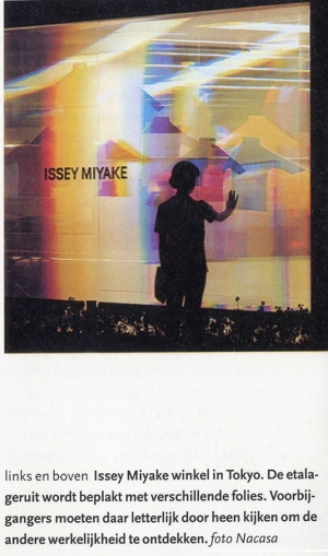 Issay Miyake: Winkel in Tokyo waarvan de etalageruit is beplakt met verschillende folies