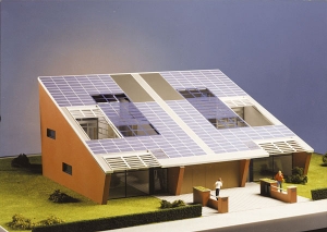 Maquette energie-balanswoning Remu Amersfoort met PV-panelen in dak (foto: Remu)
