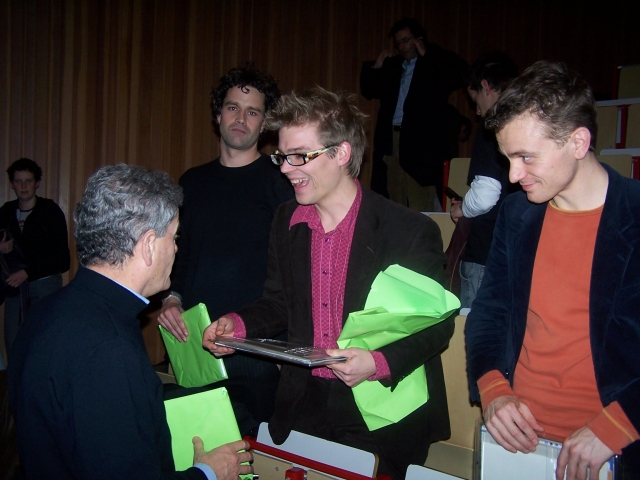 Van rechts naar links: Ties Rijcken, Michiel Zweers, Michiel Hofman met Michiel Cohen