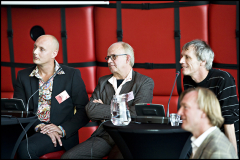 Atto Harsta, Ruud Smits, Piet Vollaard en Robert Winkel in discussie met het publ 